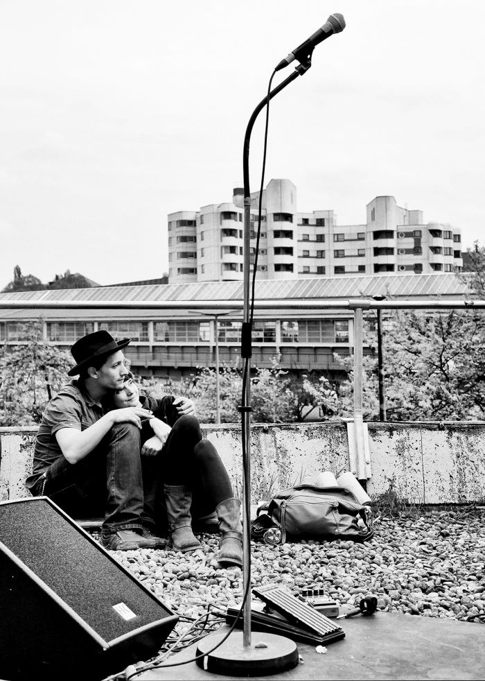Berlin Kottbusser Tor love pair