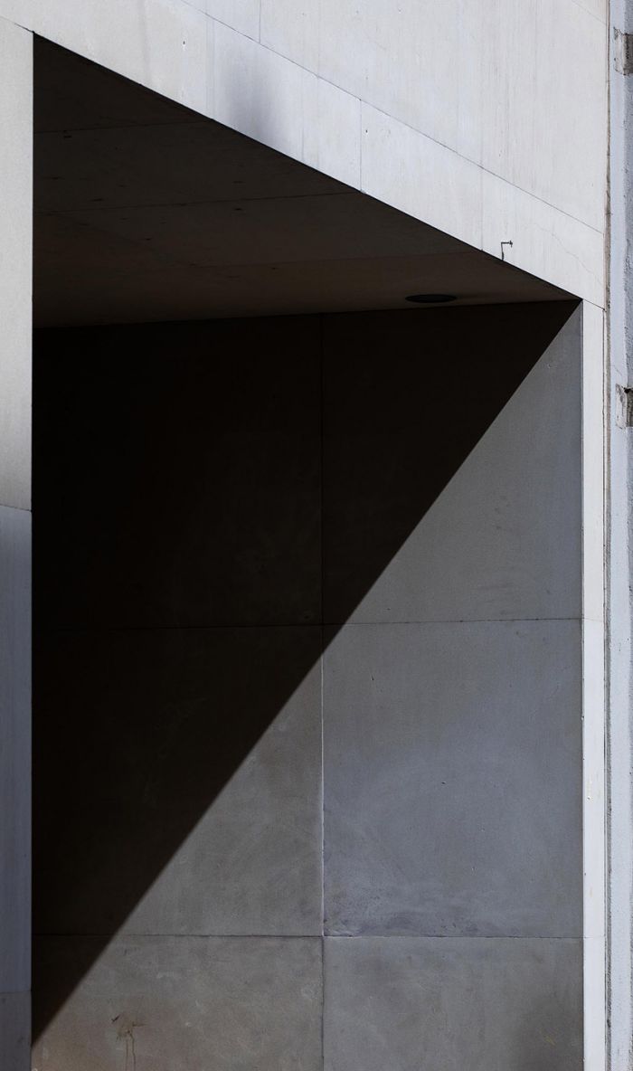 Schatten und Licht fotografiert in Wien von Mick Morley