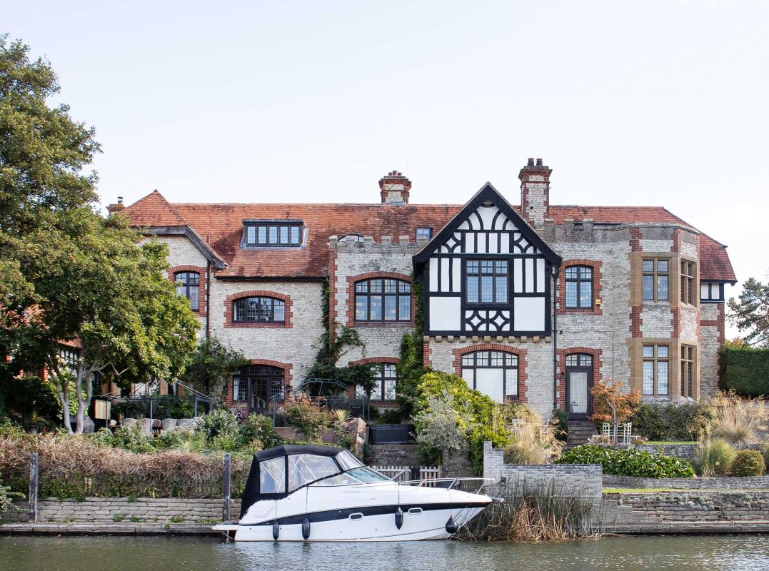 Mick Morley Thames England Boat Trip