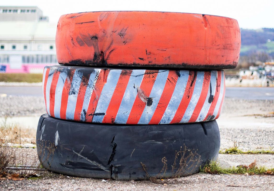 Reifen fotografiert von Mick Morley am Mural Harbour in Linz im Hafen