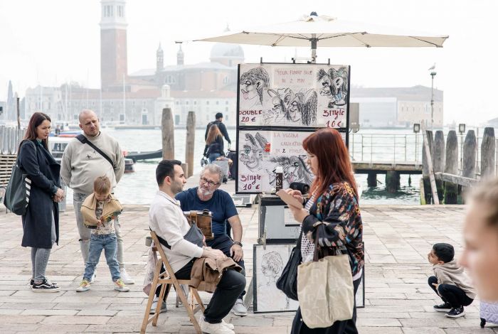 Künstlerische Fotografie fotografiert in Venedig mit Fokus auf Licht, Abstraktion, venezianischer Architektur, fotografiert von Mick Morley