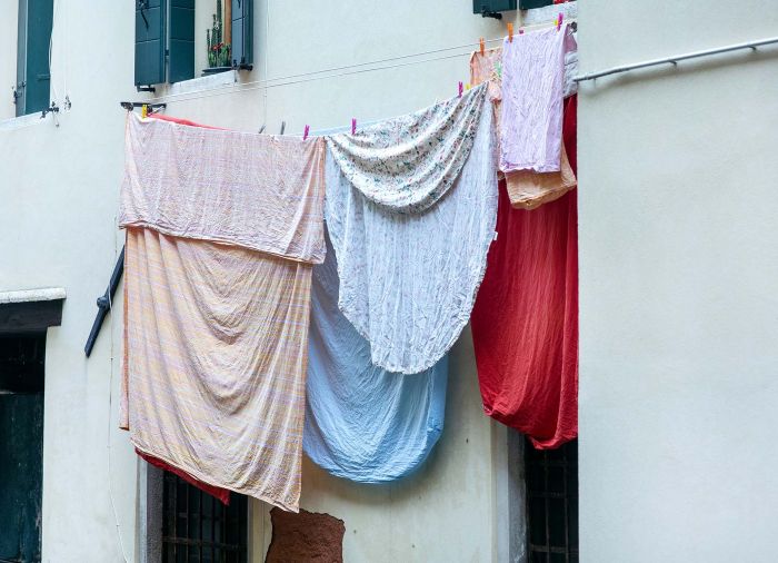 Künstlerische Fotografie fotografiert in Venedig mit Fokus auf Licht, Abstraktion, venezianischer Architektur, fotografiert von Mick Morley