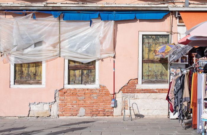 Künstlerische Fotografie fotografiert in Venedig mit Fokus auf Licht, Abstraktion, venezianischer Architektur, fotografiert von Mick Morley
