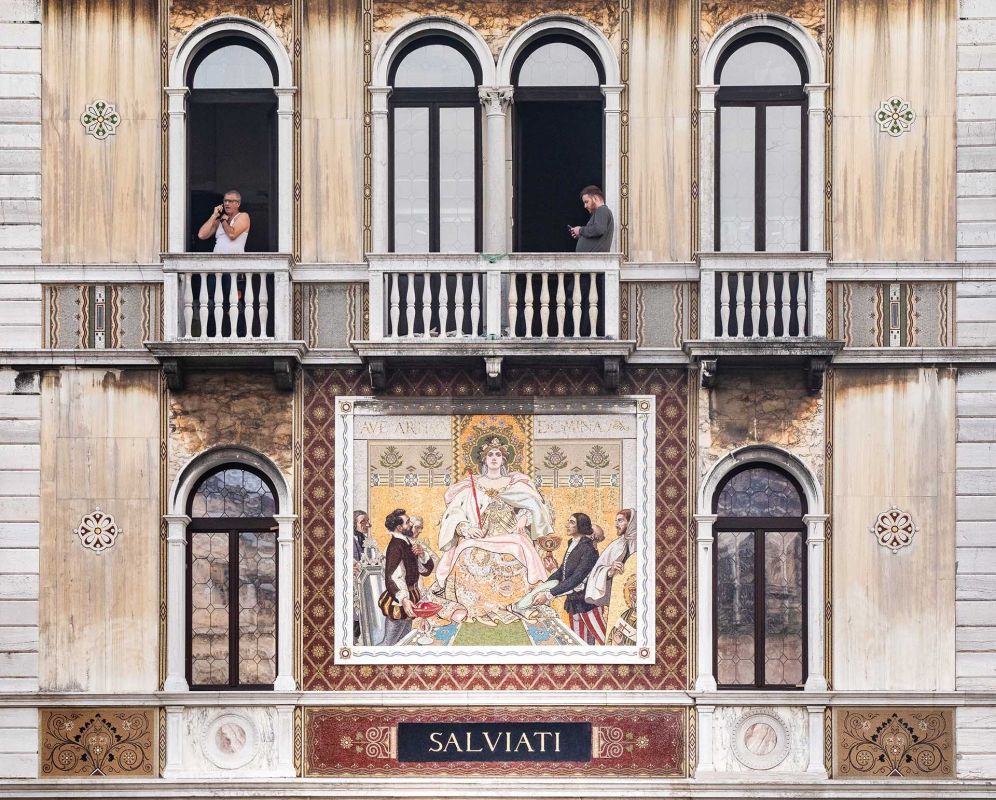 Künstlerische Fotografie fotografiert in Venedig mit Fokus auf Licht, Abstraktion, venezianischer Architektur, fotografiert von Mick Morley