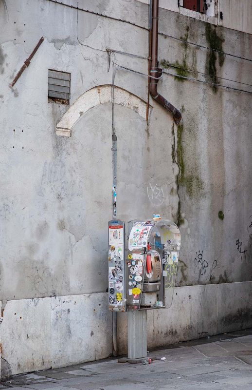 Künstlerische Fotografie fotografiert in Venedig mit Fokus auf Licht, Abstraktion, venezianischer Architektur, fotografiert von Mick Morley